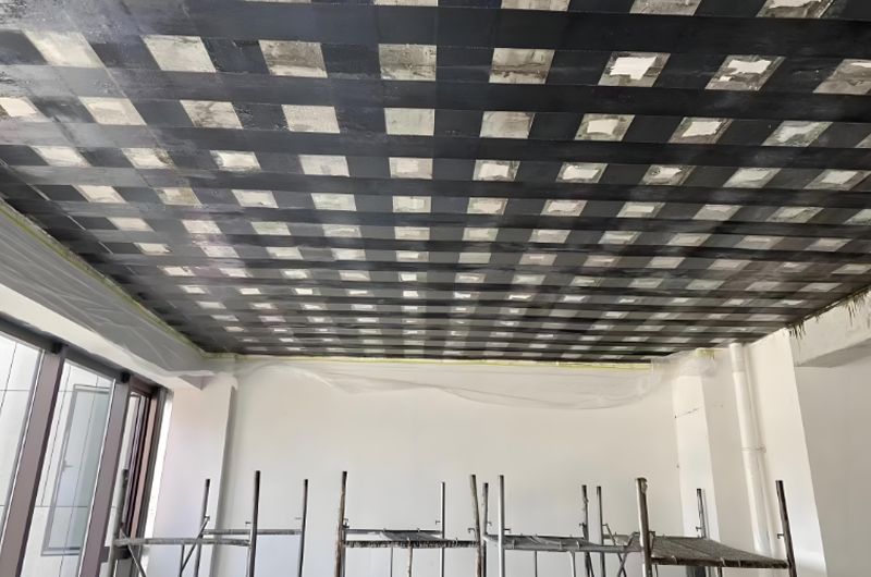 粘貼碳纖維布加固時(shí)，如何避免空鼓?