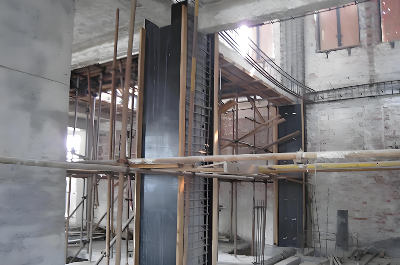 在加固過程中，必須考慮如何增強(qiáng)結(jié)構(gòu)的延性