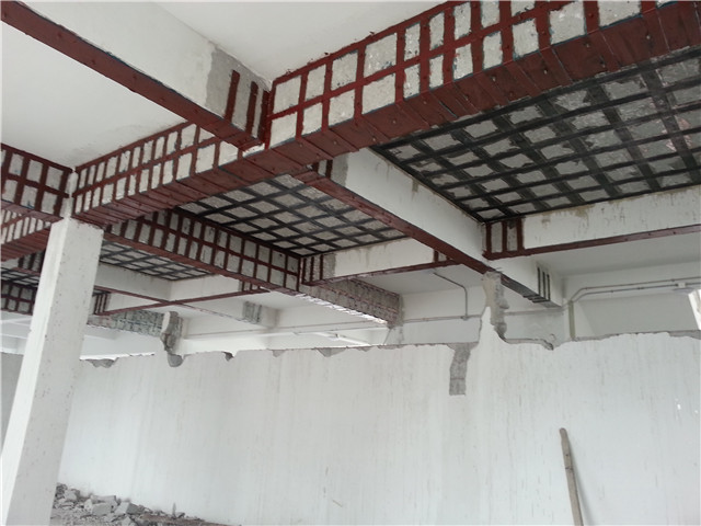 廣連福珠寶實(shí)業(yè)廠房板底粘貼碳纖維加固.jpg 廣連福珠寶實(shí)業(yè)廠房板底粘貼碳纖維加固.jpg